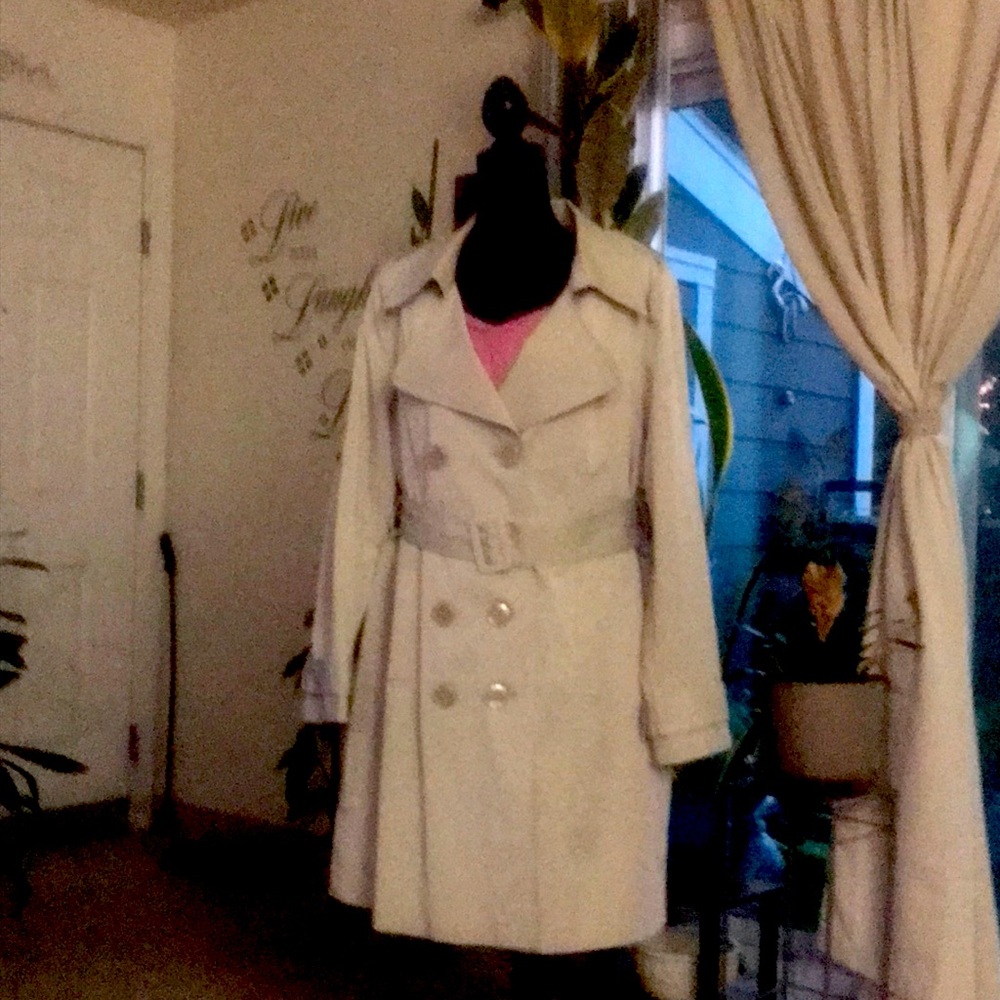 XL. VERTIGO BRAND. BEIGE 3/4” DOUBLE BREASTED COAT